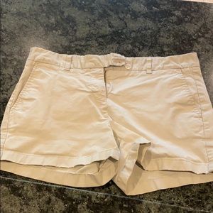 Vineyard Vines off-white shorts
